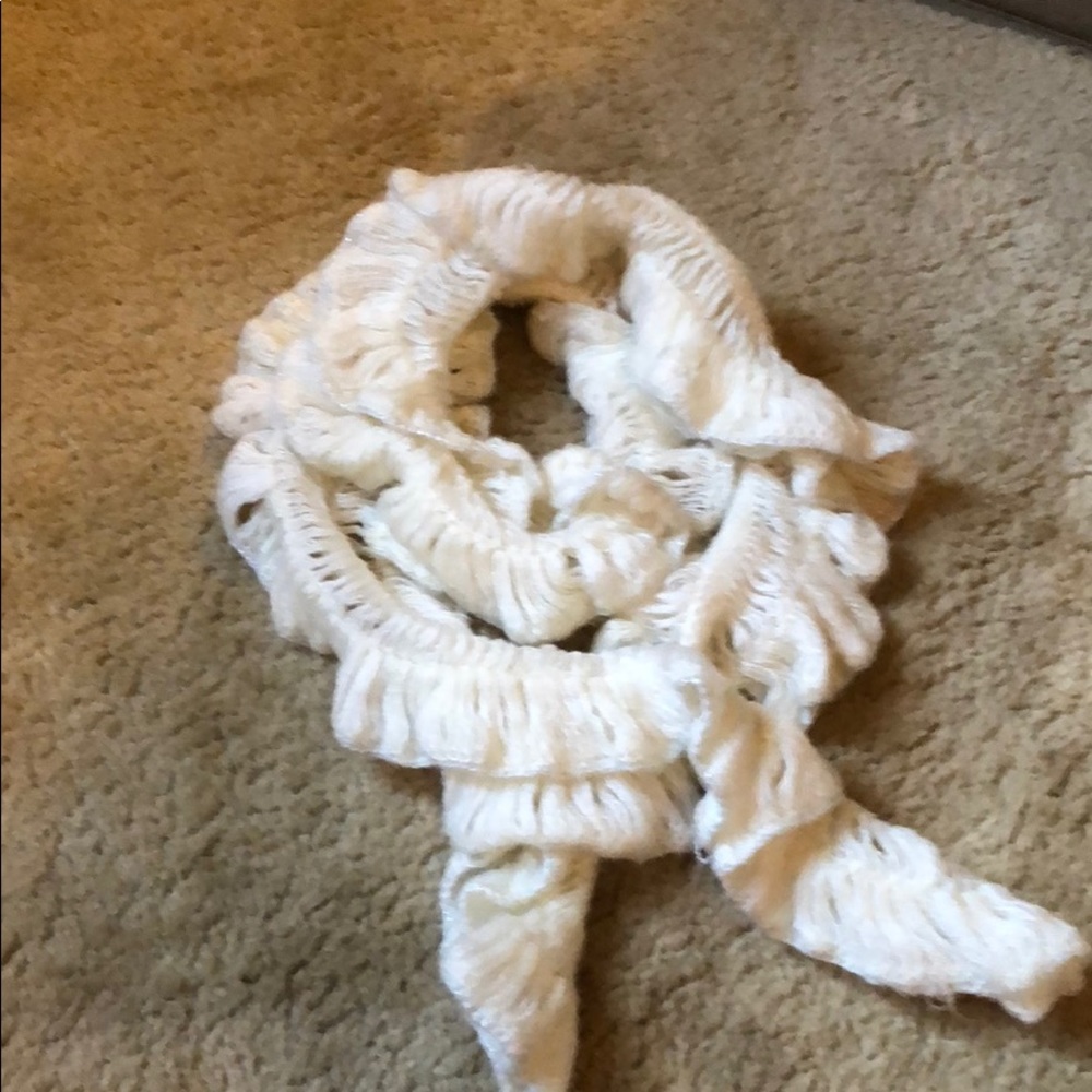 Elegant white scarf